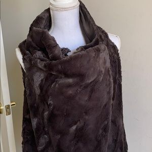 LOGO sz small faux fur vest